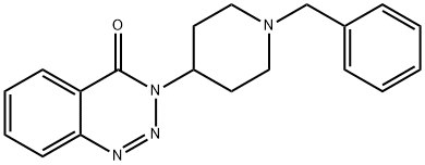 1-Benzyl-4-(3,4-dihydro-4-oxo-1,2,3-benzotriazin-3-yl)piperidine Struktur