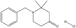 2,2-Dimethyl-1-(phenylmethyl)-4-piperidinone hydrochloride Struktur