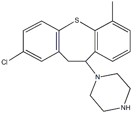 1-(2-chloro-6-methyl-10,11-dihydrodibenzo[b,f]thiepin-10-yl)piperazine Struktur