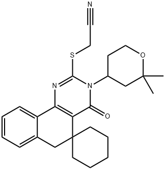 2-[(cyanomethyl)sulfanyl]-3-(2,2-dimethyltetrahydro-2H-pyran-4-yl)-4-oxo-3,4,5,6-tetrahydrospiro(benzo[h]quinazoline-5,1'-cyclohexane) Struktur