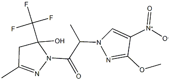 1-(2-{4-nitro-3-methoxy-1H-pyrazol-1-yl}propanoyl)-3-methyl-5-(trifluoromethyl)-4,5-dihydro-1H-pyrazol-5-ol Struktur