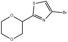 4-bromo-2-(1,4-dioxan-2-yl)thiazole Struktur