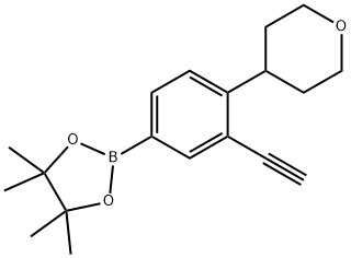 2-(3-ethynyl-4-(tetrahydro-2H-pyran-4-yl)phenyl)-4,4,5,5-tetramethyl-1,3,2-dioxaborolane Struktur