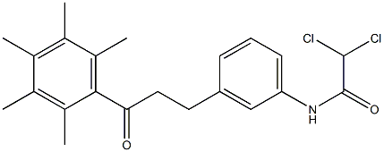 N1-{3-[3-oxo-3-(2,3,4,5,6-pentamethylphenyl)propyl]phenyl}-2,2-dichloroacetamide Struktur