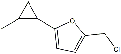 2-(chloromethyl)-5-(2-methylcyclopropyl)furan Struktur