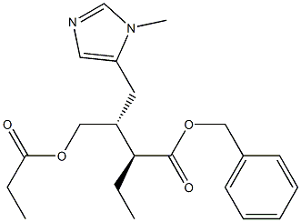 (2S,3R)-2-Ethyl-3-[(propanoyloxy)methyl]-4-(1-methyl-1H-imidazol-5-yl)butanoic acid benzyl ester Struktur