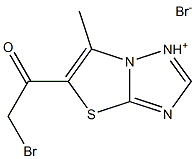 5-(2-bromoacetyl)-6-methyl[1,3]thiazolo[3,2-b][1,2,4]triazol-1-ium bromide Struktur