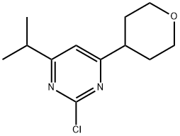 2-Chloro-4-(4-tetrahydropyranyl)-6-(iso-propyl)pyrimidine Struktur