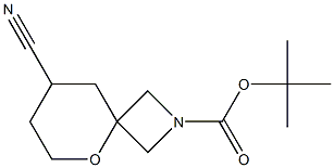 tert-butyl 8-cyano-5-oxa-2-azaspiro[3.5]nonane-2-carboxylate Struktur