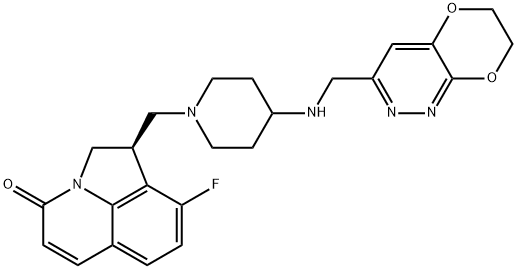 4H-Pyrrolo[3,2,1-ij]quinolin-4-one, 1-[[4-[[(6,7-dihydro[1,4]dioxino[2,3-c]pyridazin-3-yl)methyl]amino]-1-piperidinyl]methyl]-9-fluoro-1,2-dihydro-, (1R)- Struktur