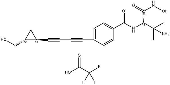 (2S)-3-amino-N-hydroxy-2-[(4-{4-[(1R,2R)-2-(hydroxymethyl)cyclopropyl]buta-1,3-diyn-1-yl}phenyl)formamido]-3-methylbutanamide: trifluoroacetic acid Struktur