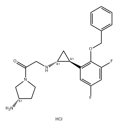 Ethanone, 1-[(3S)-3-amino-1-pyrrolidinyl]-2-[[(1R,2S)-2-[3,5-difluoro-2-(phenylmethoxy)phenyl]cyclopropyl]amino]-, hydrochloride (1:1) Struktur