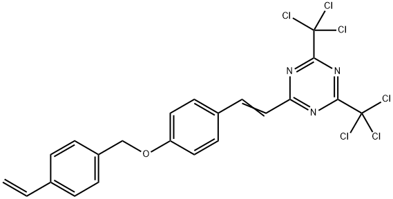 2-[2-[4-[(4-ethenylphenyl)methoxy]phenyl]ethenyl]-4,6-bis(trichloromethyl)- 1,3,5-triazine Struktur