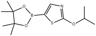 2-[(Prop-2-yl)oxy]-1,3-thiazole-5-boronic acid, pinacol ester, 2-[(Prop-2-yl)oxy]-5-(4,4,5,5-tetramethyl-1,3,2-dioxaborolan-2-yl)-1,3-thiazole Struktur