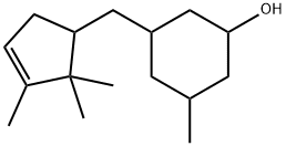 3-methyl-5-[(2,2,3-trimethyl-3-cyclopenten-1-yl)methyl]cyclohexan-1-ol Struktur