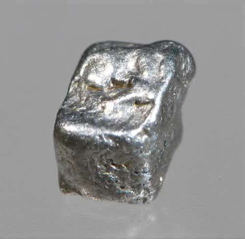 FIGURE 1. A 3-mm cubic crystal of platinum, Pt.